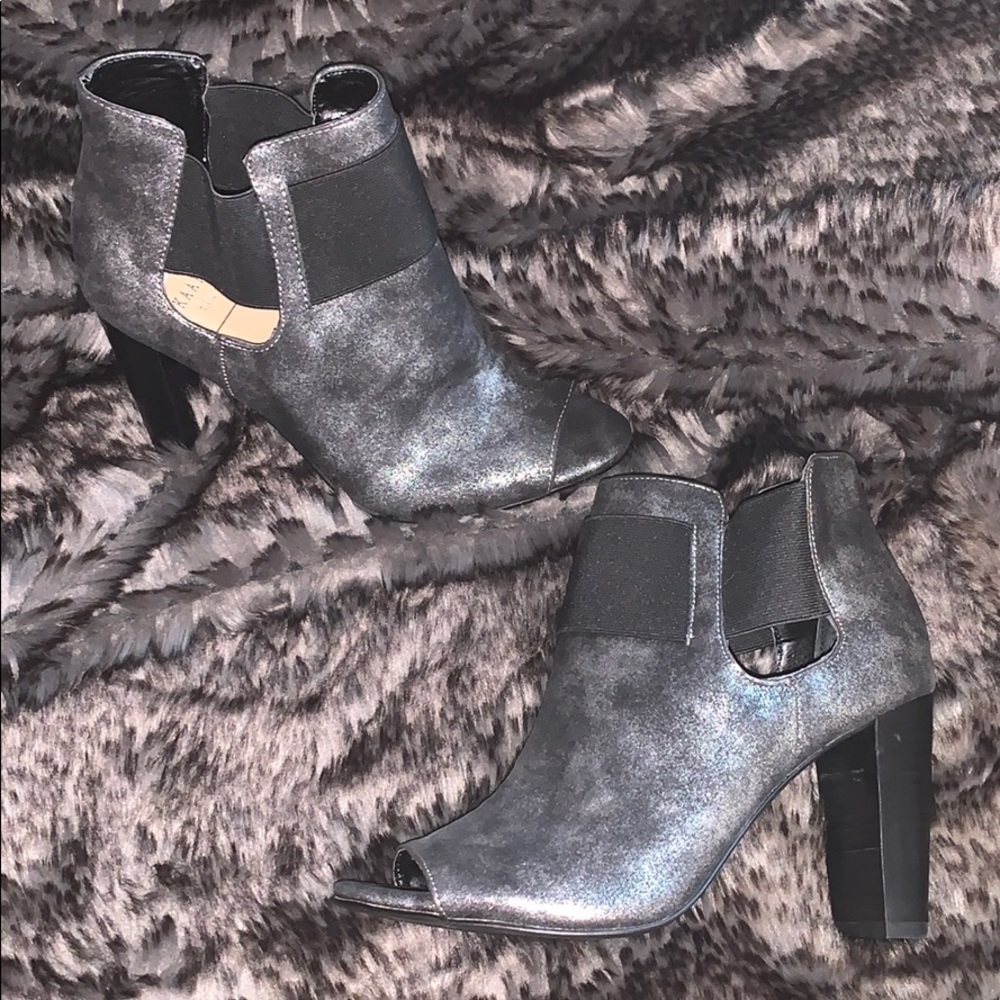 New Never Worn KAARI BLUE Black Metallic Booties